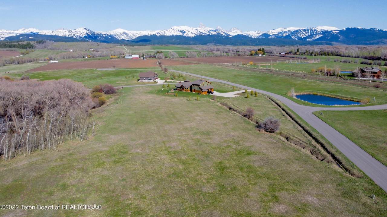 582 Arrowhead Rd - Photo 1