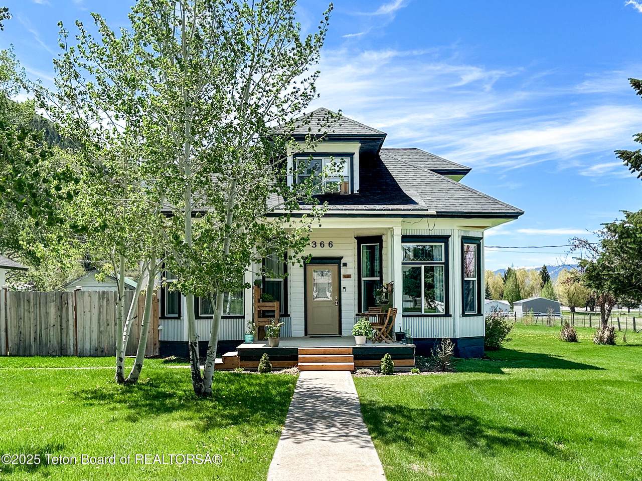 366 5TH Avenue - Photo 1