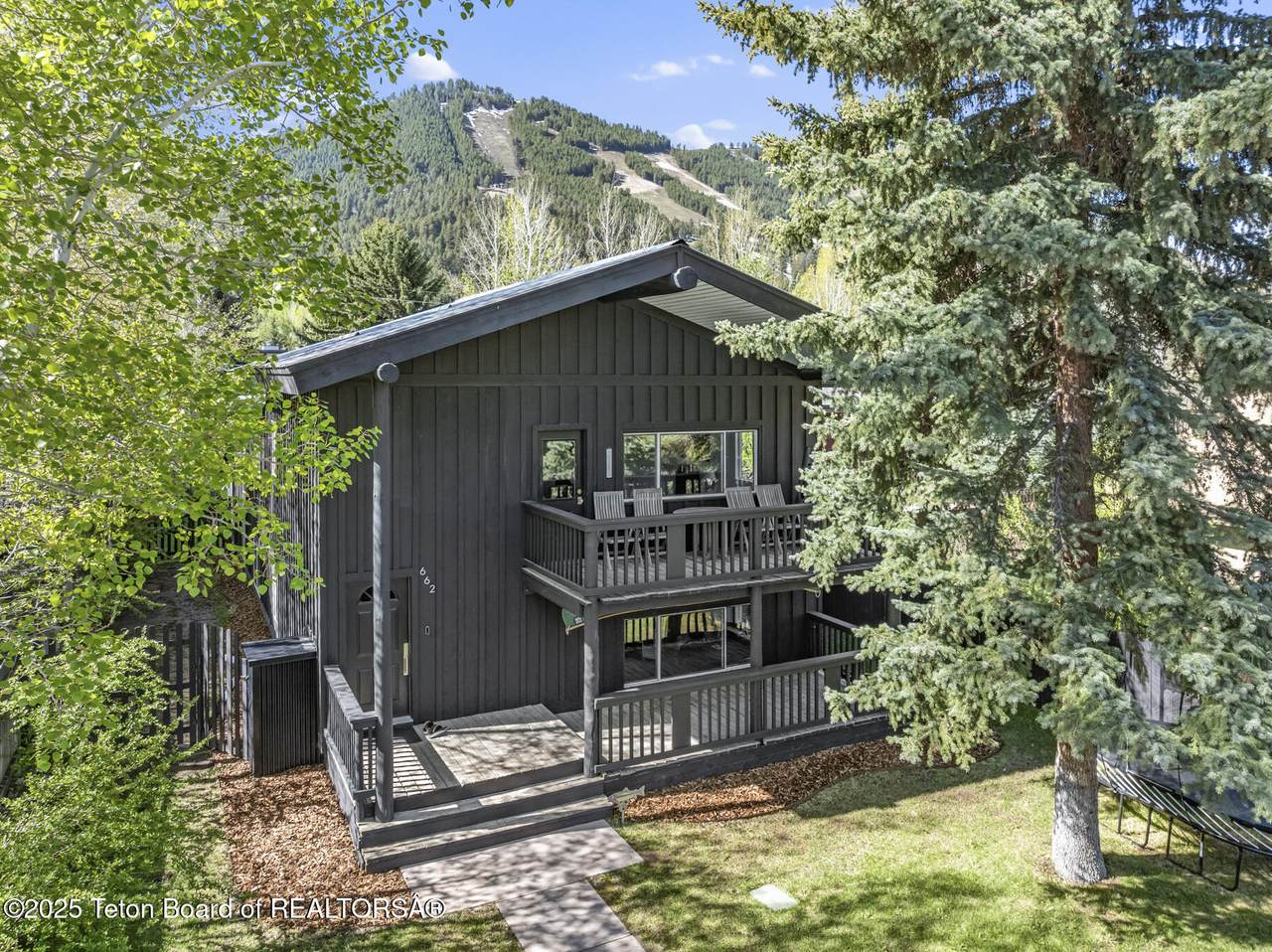 662 Hansen Avenue - Photo 1