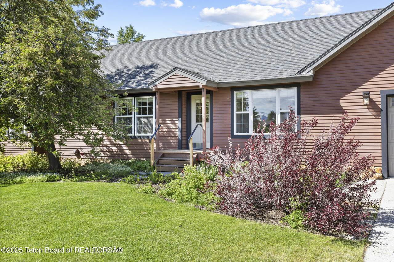 560 Appaloosa Trail - Photo 1