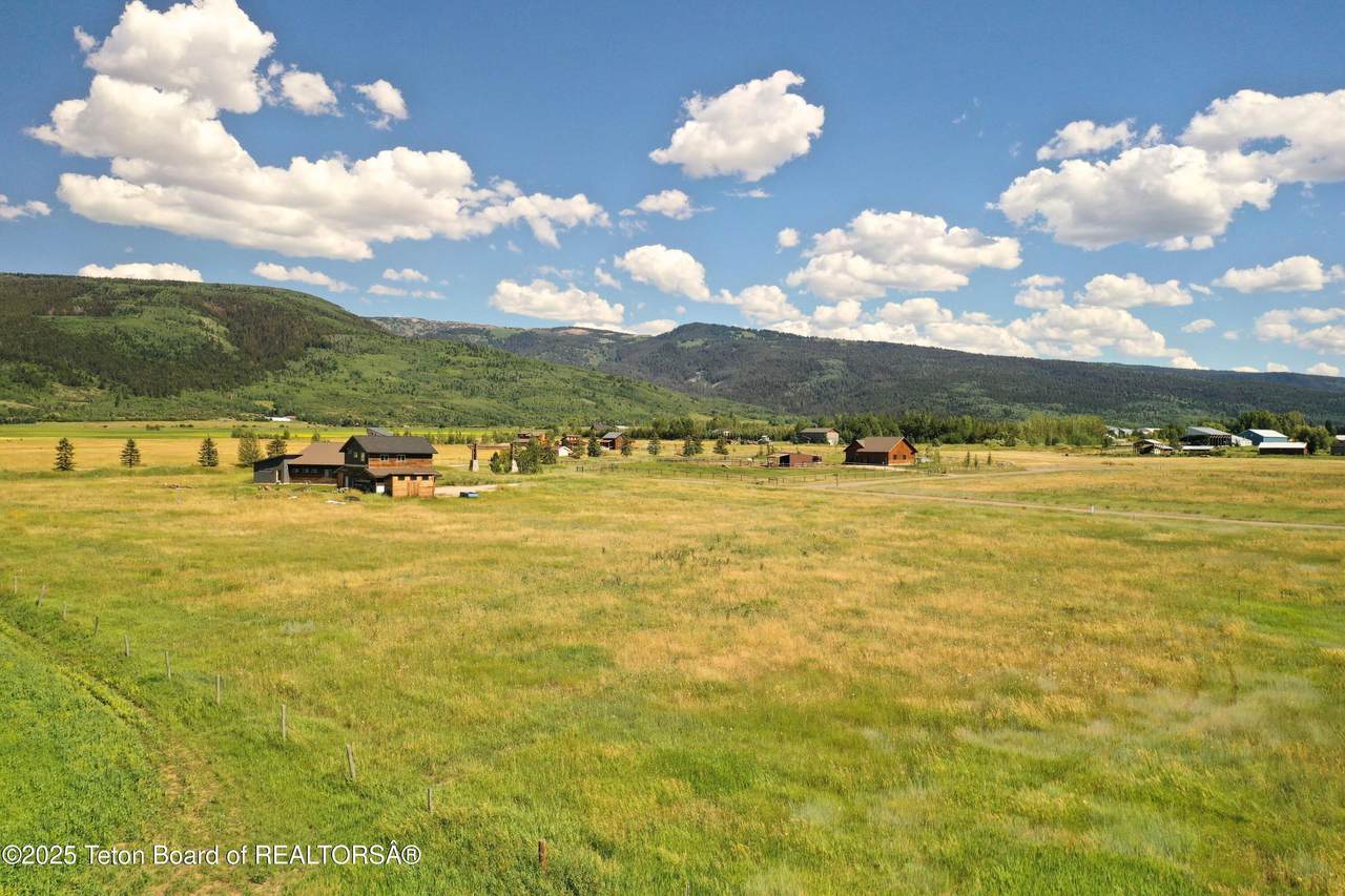 1650 Larsen Lane - Photo 1