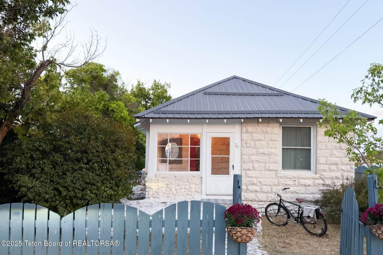 23 Dogwood Street - Photo 1