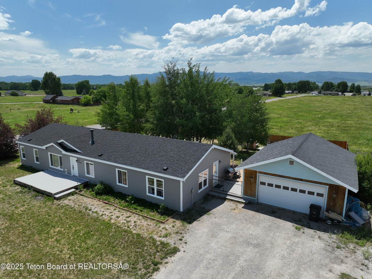 495 Garnet Avenue - Photo 1