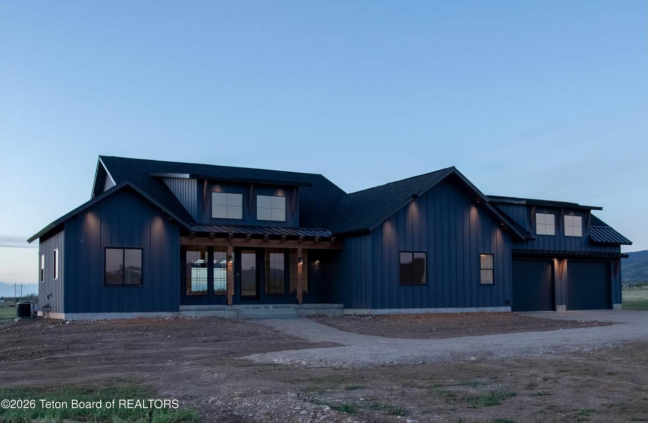 758 Peak View Estate - Photo 1