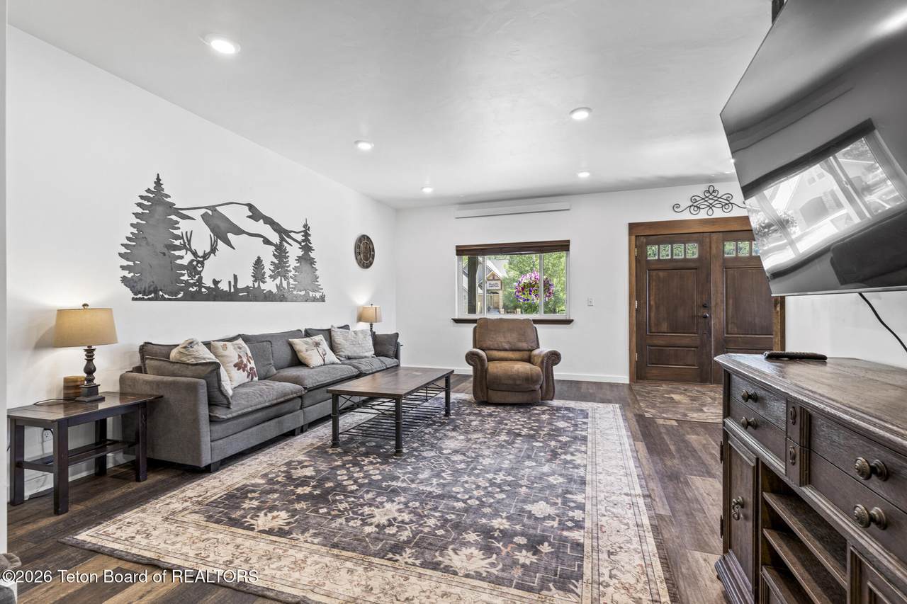 https://bt-photos.global.ssl.fastly.net/teton/1280_boomver_2_26-1428-2.jpg