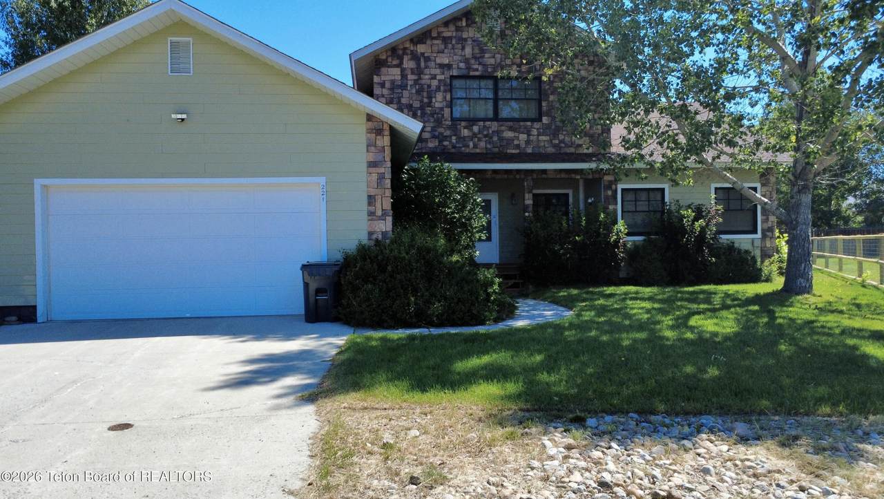 221 Spruce - Photo 1