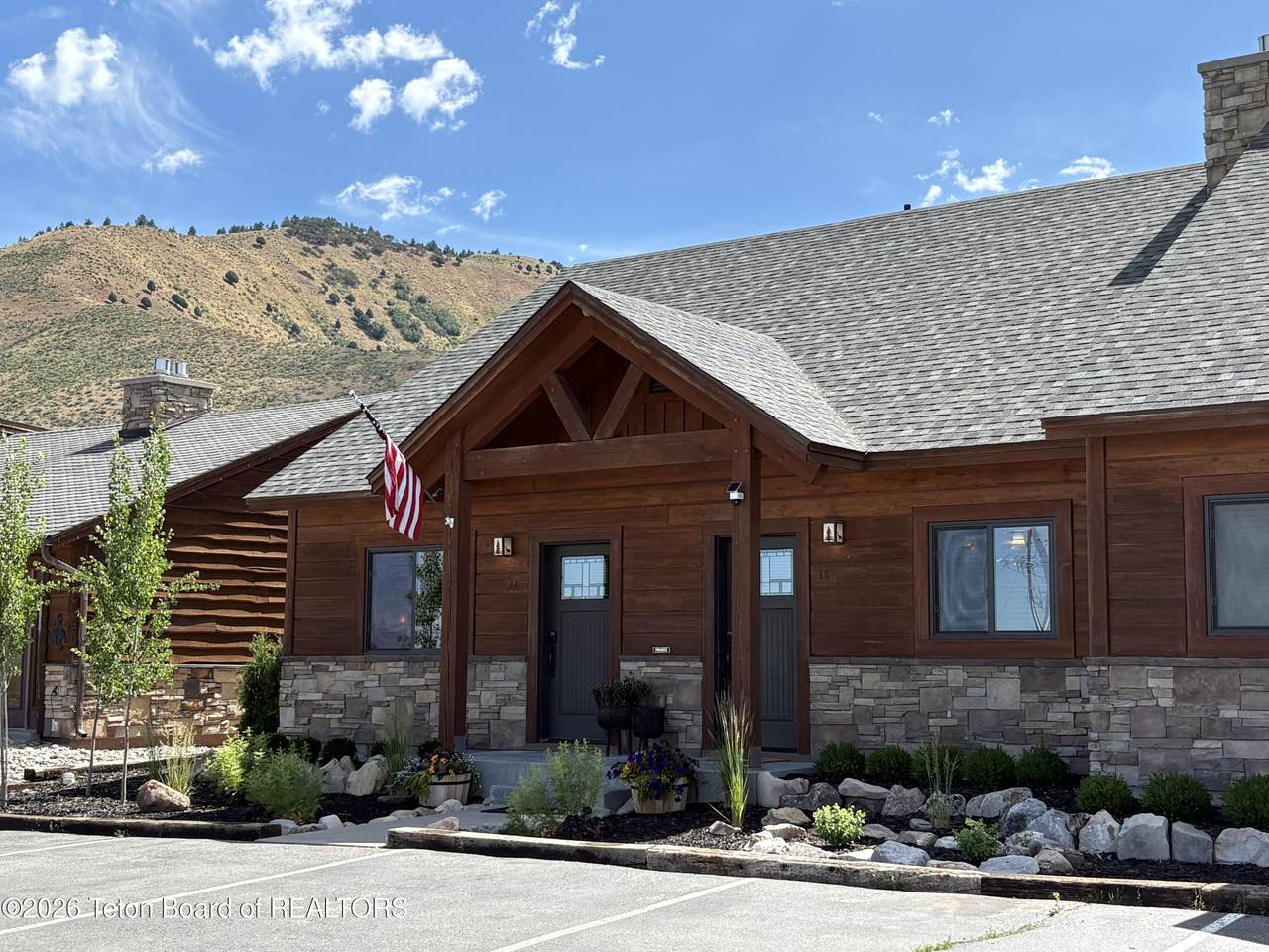 308 Golf Course Ln - Photo 1