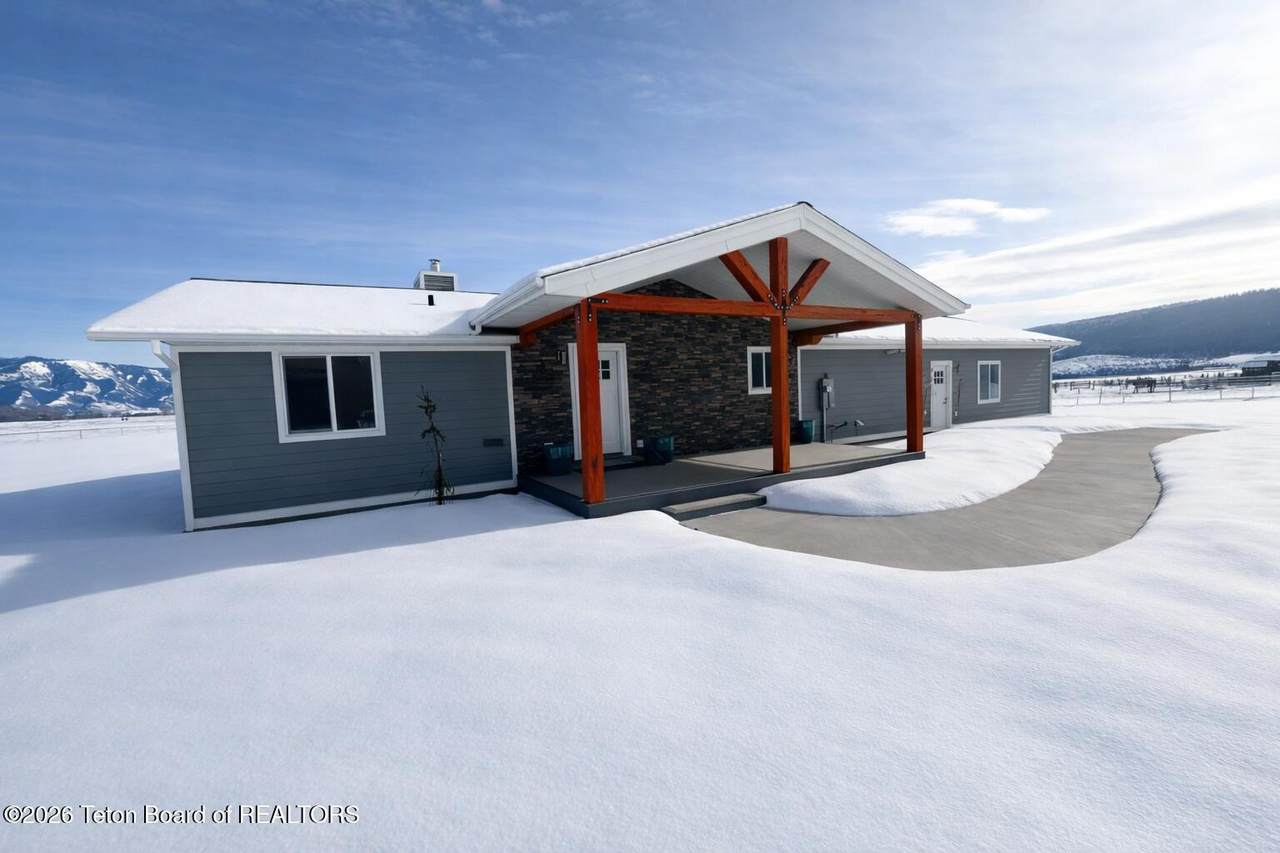 963 Stump Creek - Photo 1