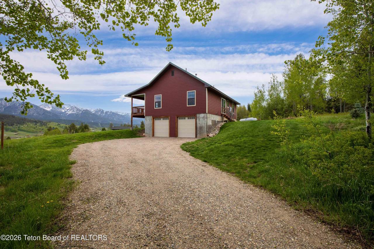 31 Pine Hollow Court - Photo 1