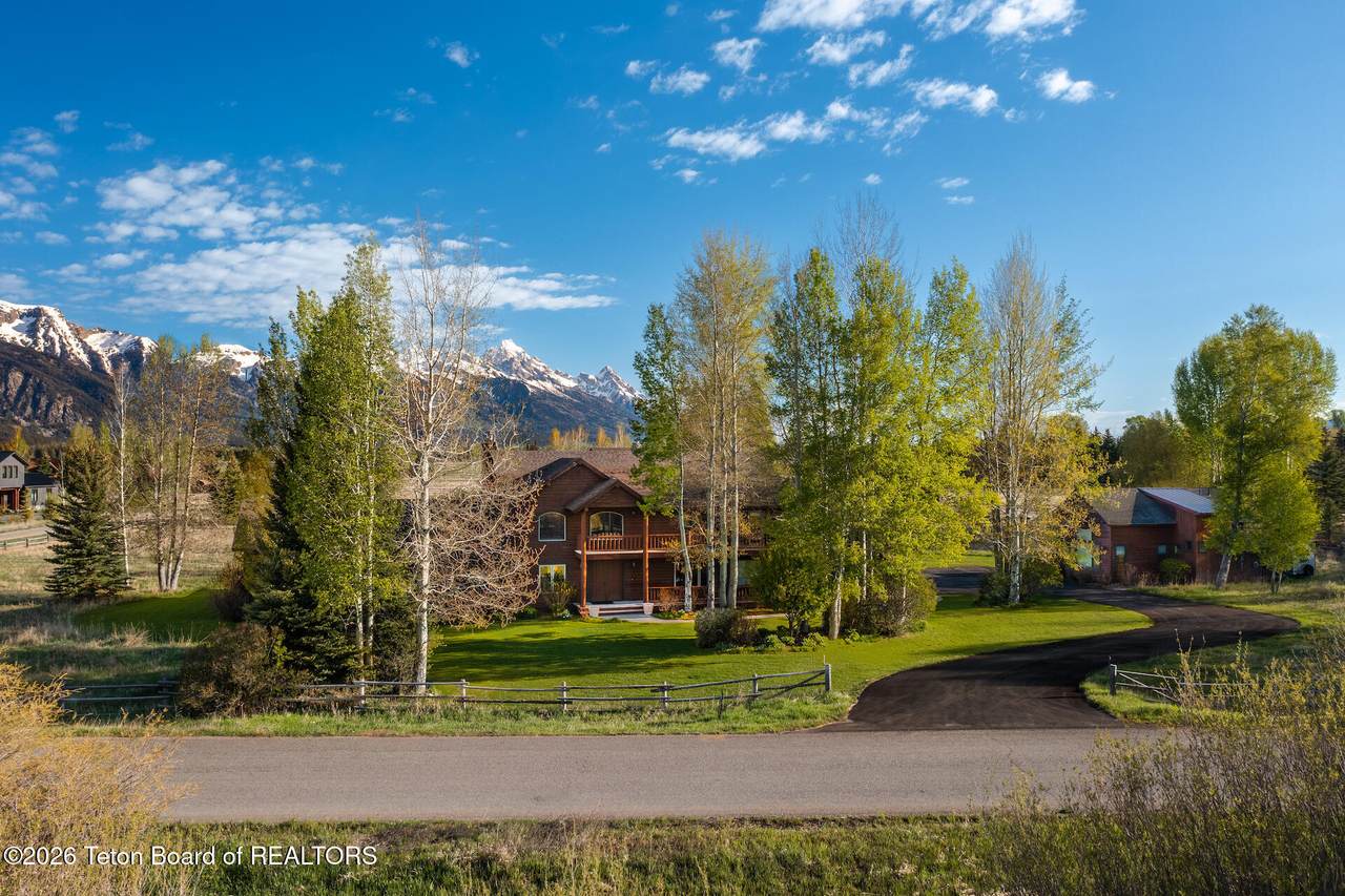 445 Kings Highway - Photo 1