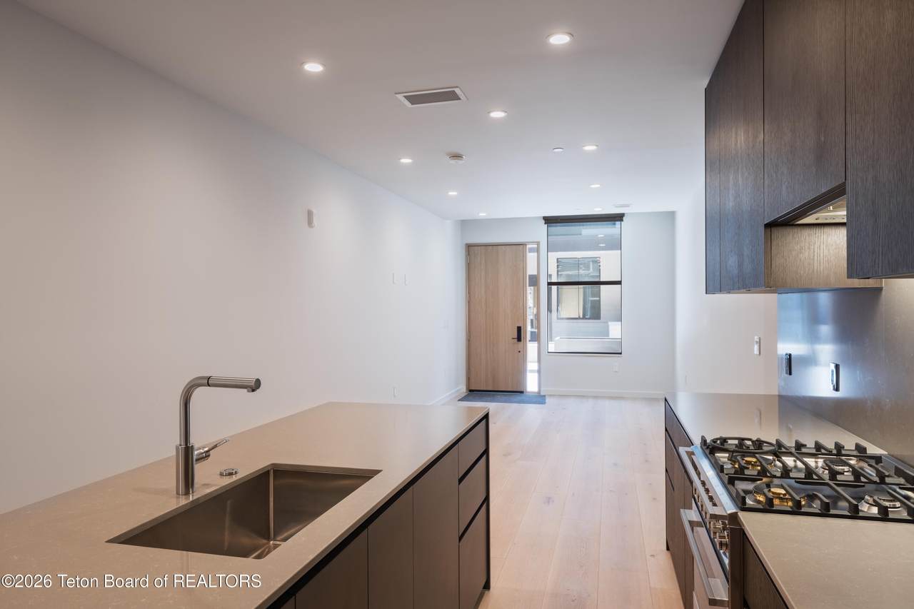 165 Glenwood Street - Photo 1