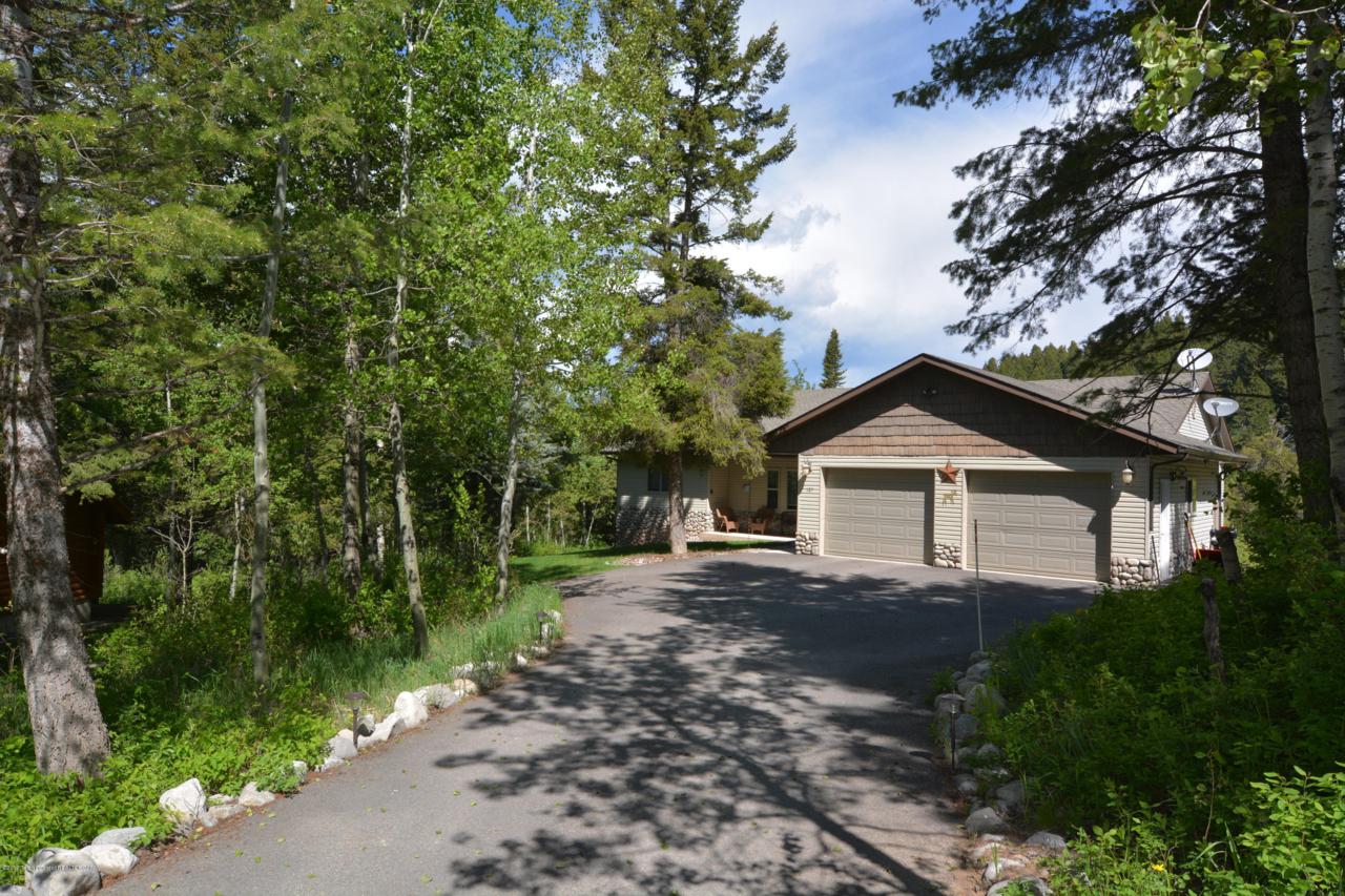 127 Redwood Circle - Photo 1