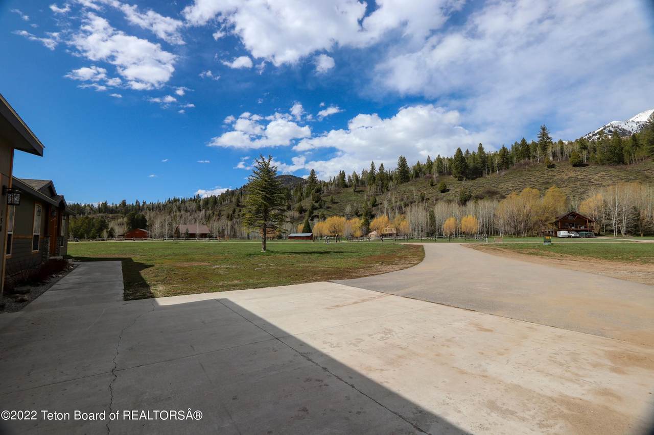 150 Elkhorn Dr - Photo 1