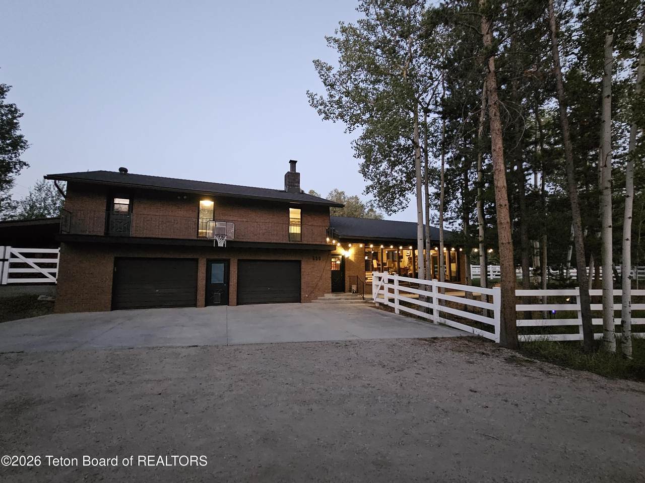 559 Moose Street - Photo 1