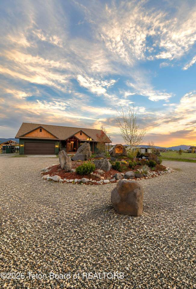 420 Circle Drive - Photo 1