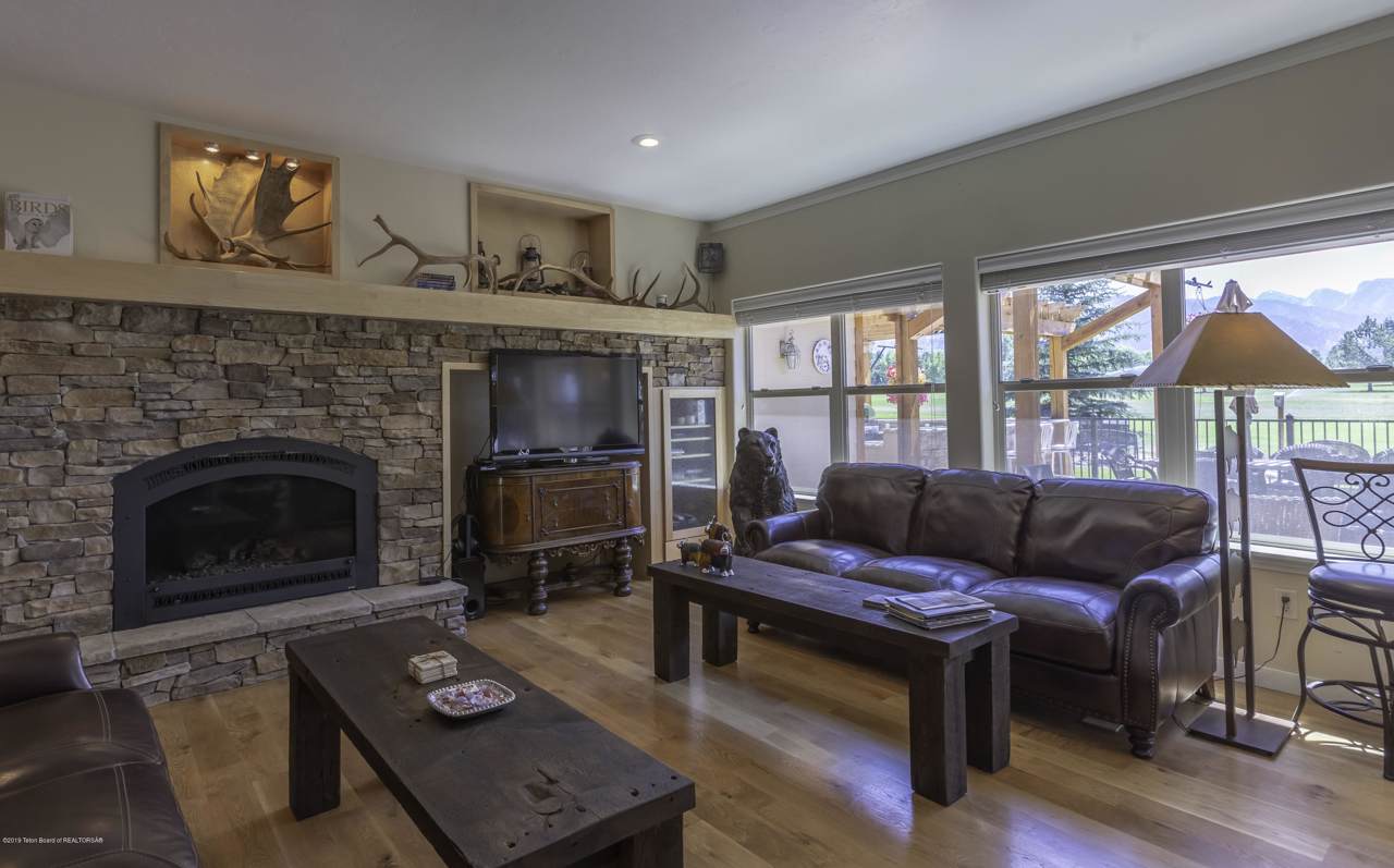 105 Fairway Ave - Photo 1