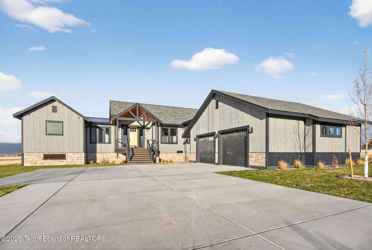 623 Royal Elk Circle - Photo 1