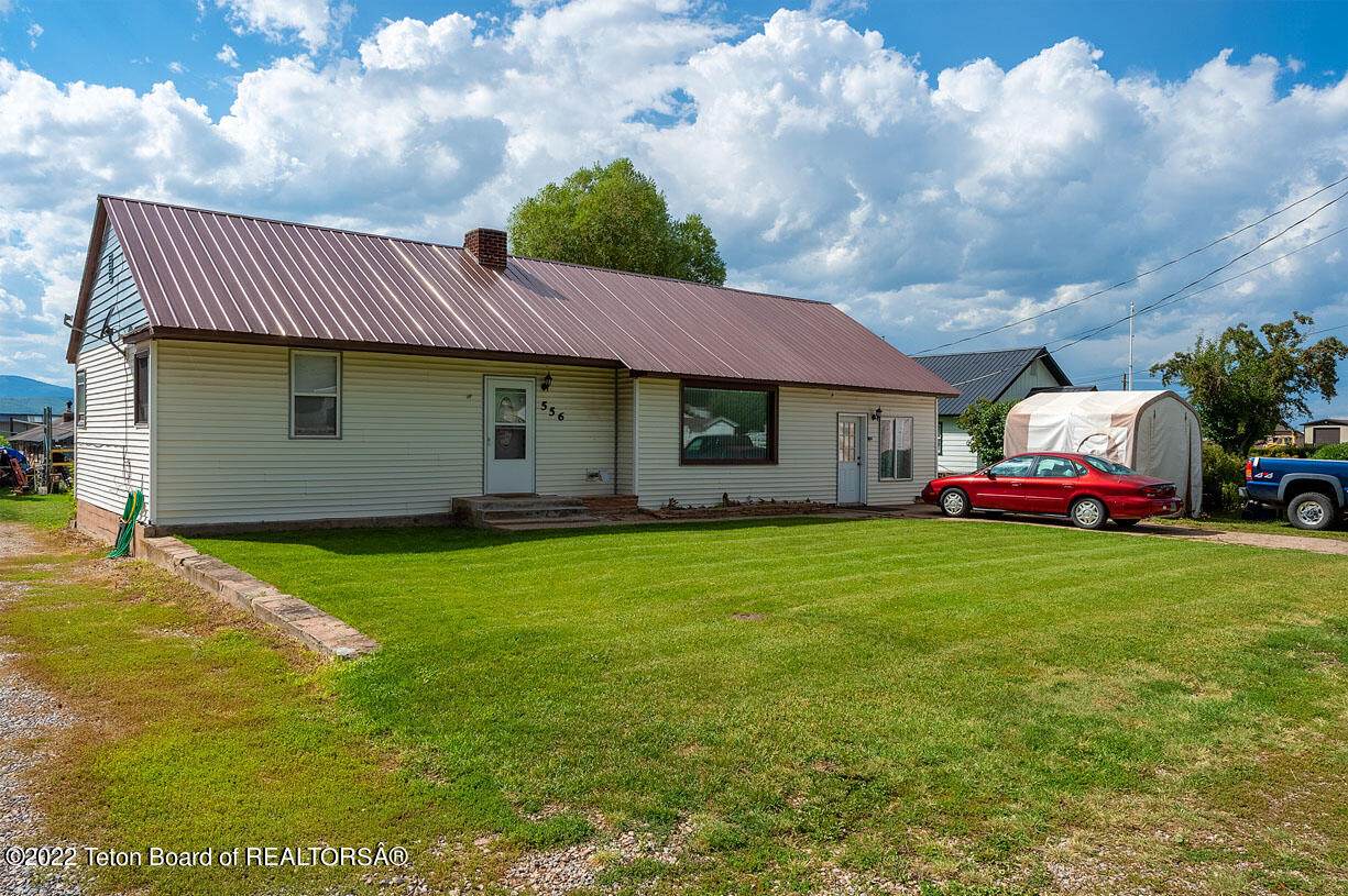 556 Lincoln Street - Photo 1