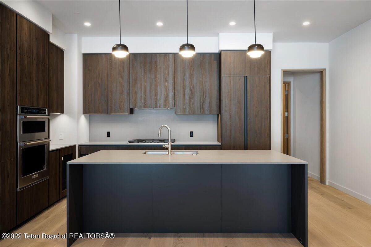 185 Glenwood Street - Photo 1