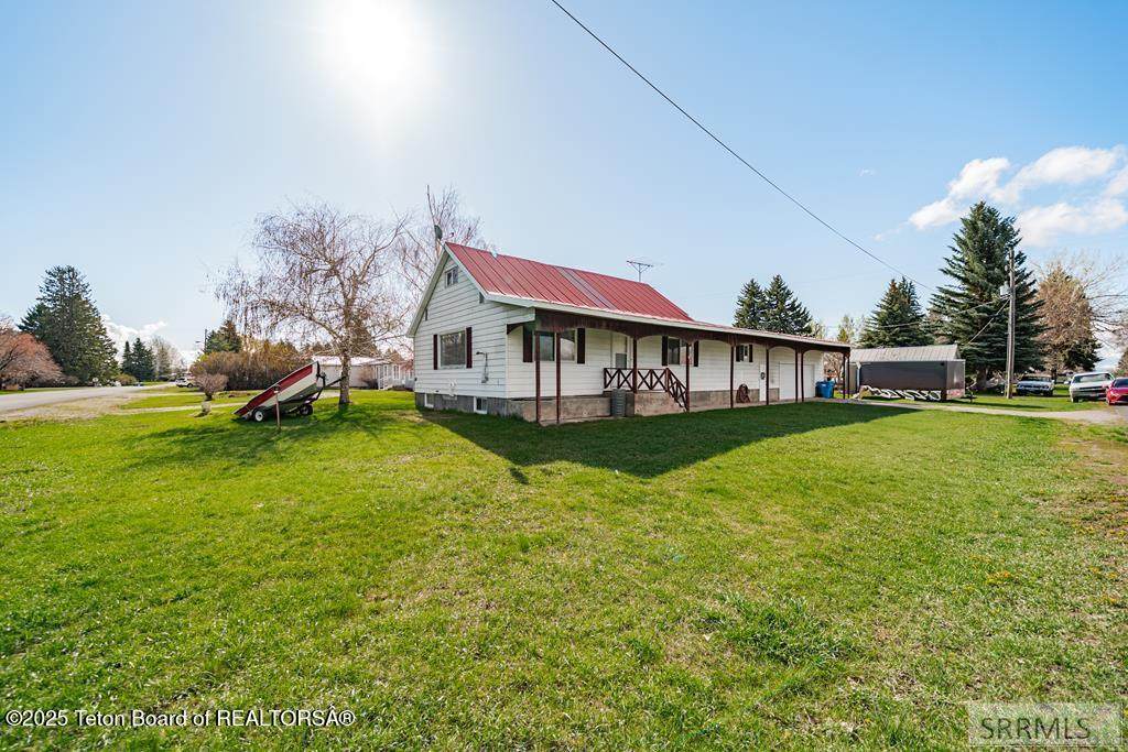 171 8TH Street - Photo 1