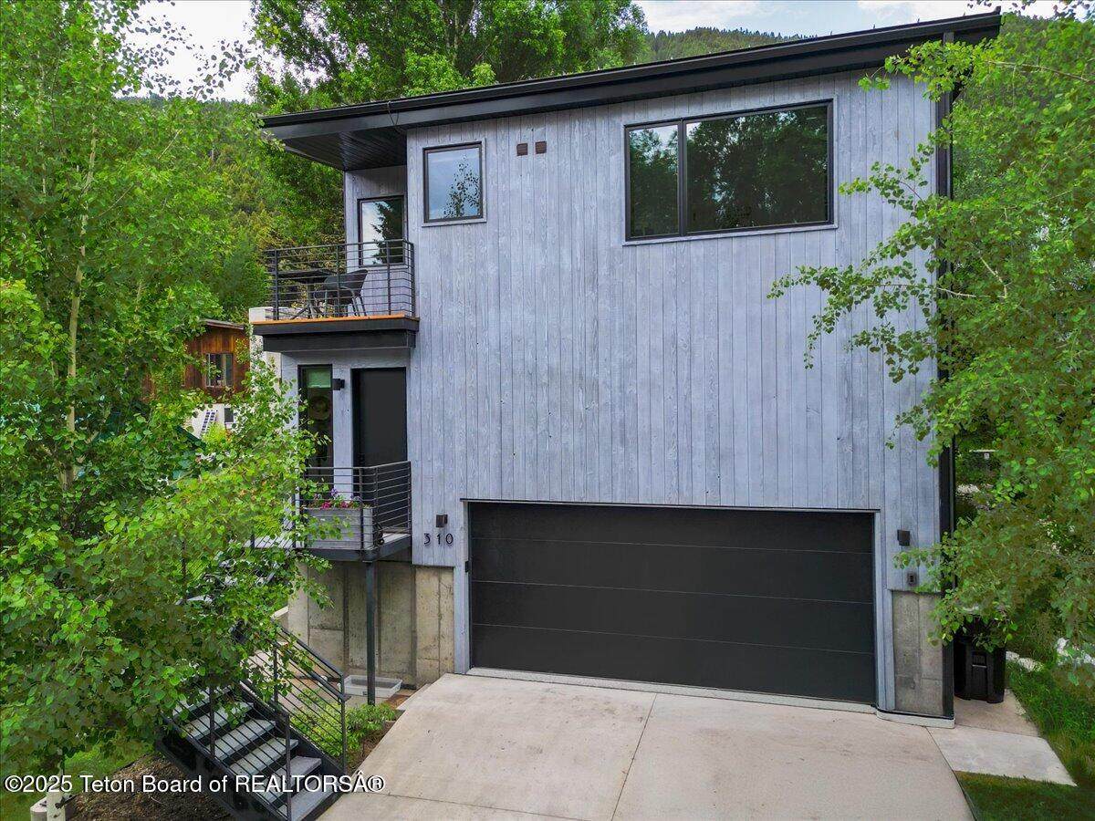 310 Aspen Drive - Photo 1