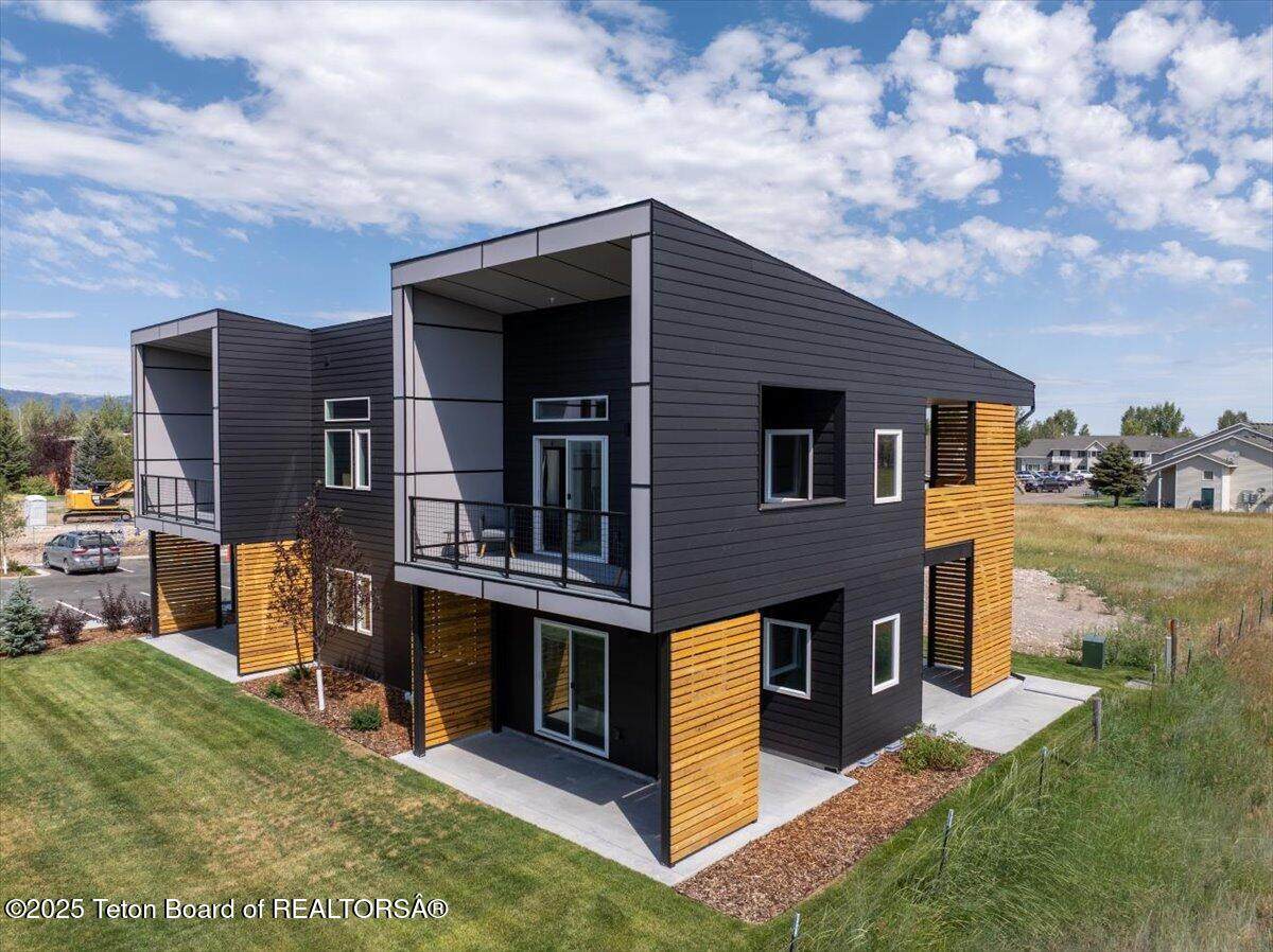 140 Larkspur Avenue - Photo 1