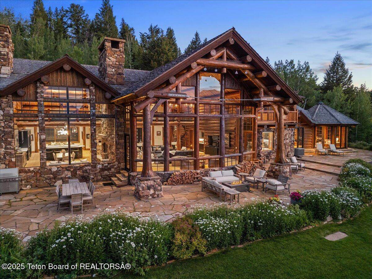 https://bt-photos.global.ssl.fastly.net/teton/orig_boomver_1_25-2019-2.jpg