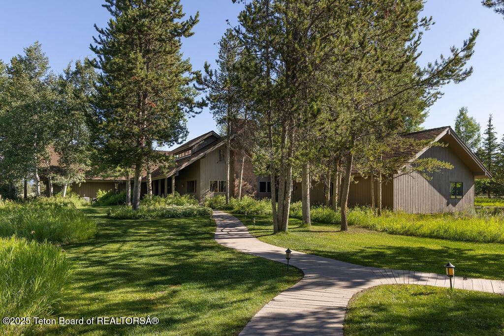 255/225 Huckleberry Drive - Photo 1