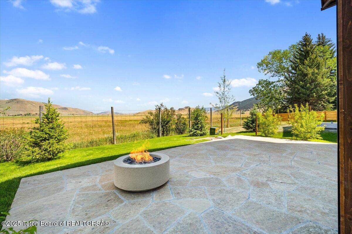 405 Teton Avenue - Photo 1