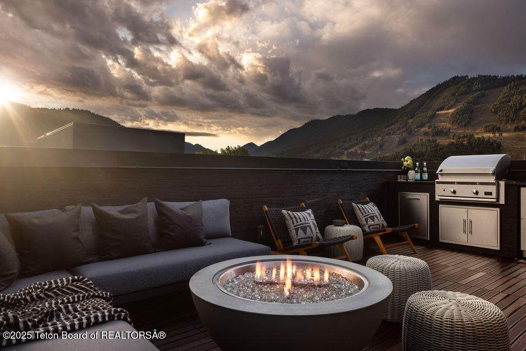 165 Glenwood Street - Photo 1