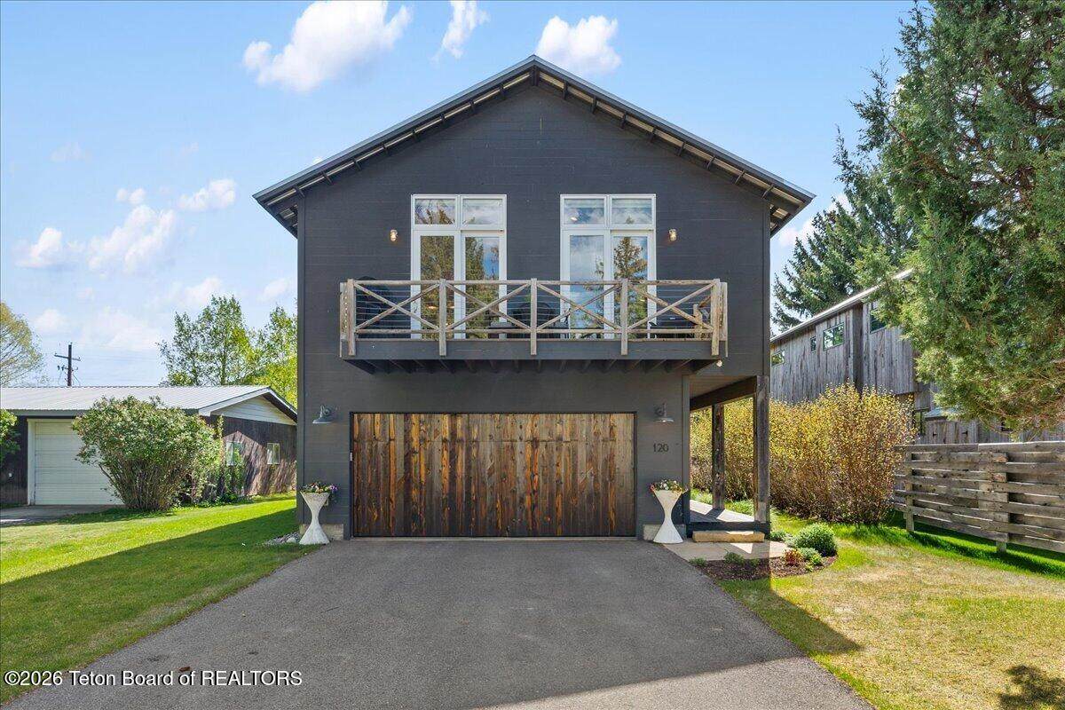 120 Moose Street - Photo 1