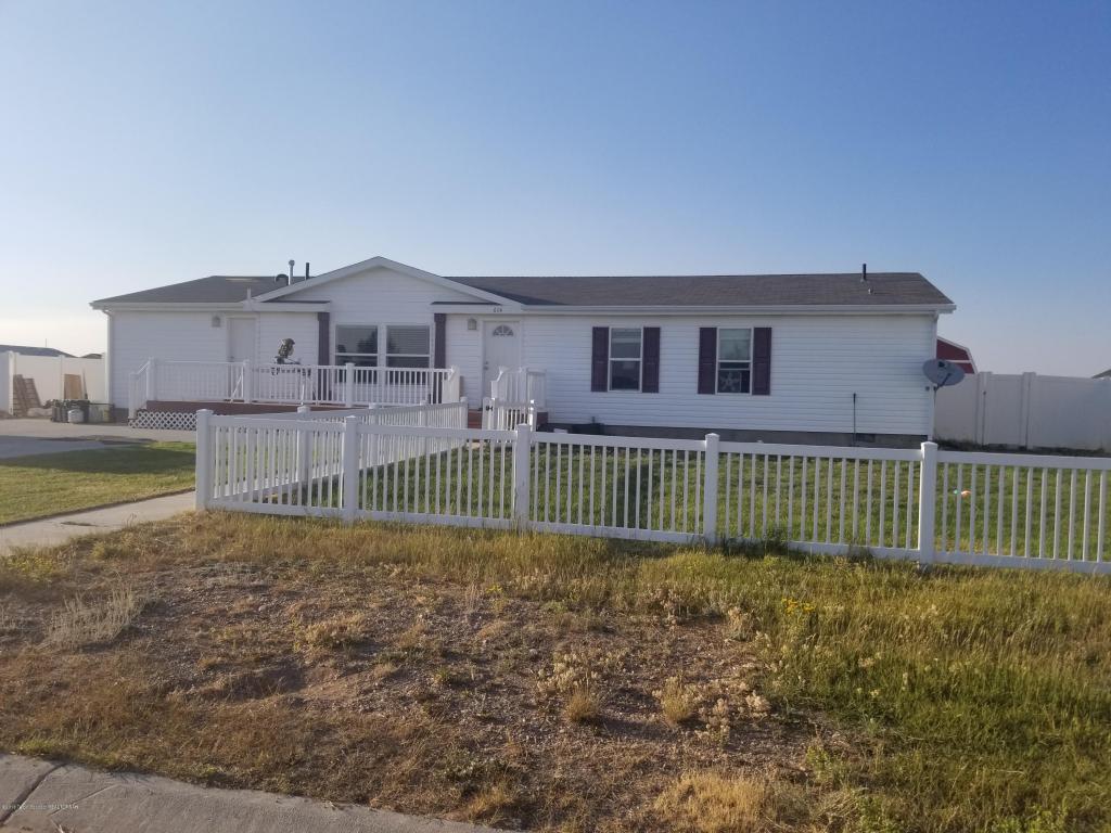605 Kenneth St - Photo 1
