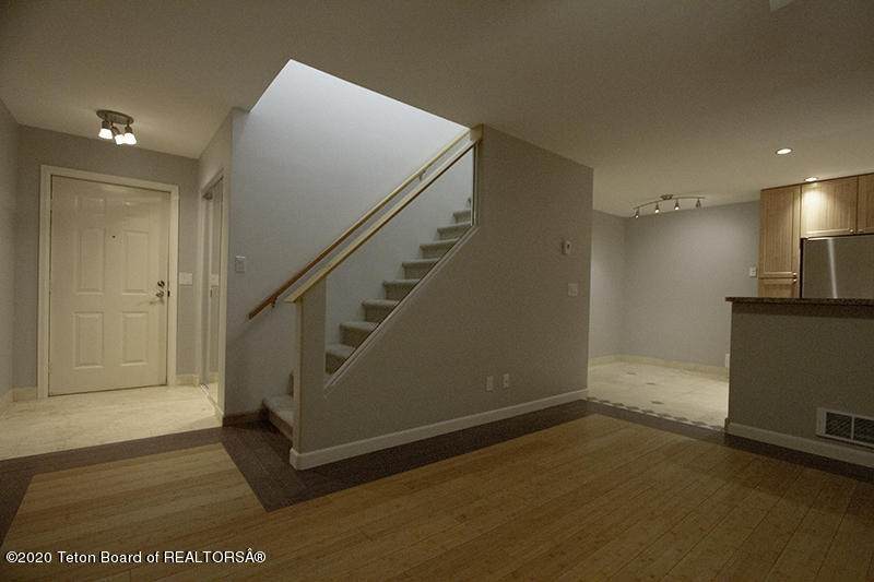 806 E Powderhorn Lane Powderhorn Lane - Photo 1