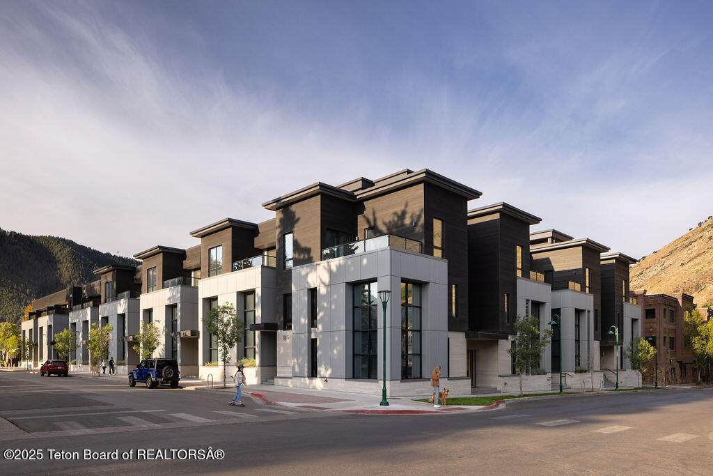 165 Glenwood Street - Photo 1