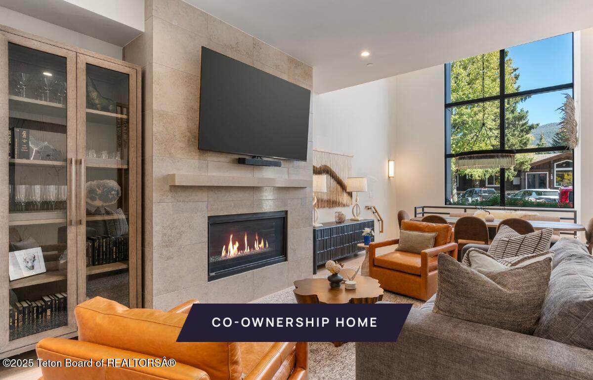 165 Glenwood Street - Photo 1