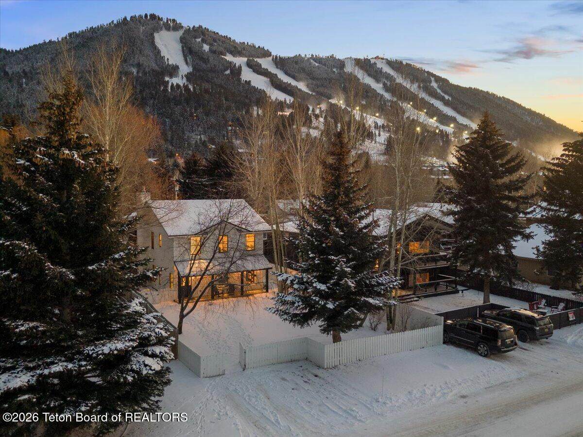 680 Hansen Avenue - Photo 1