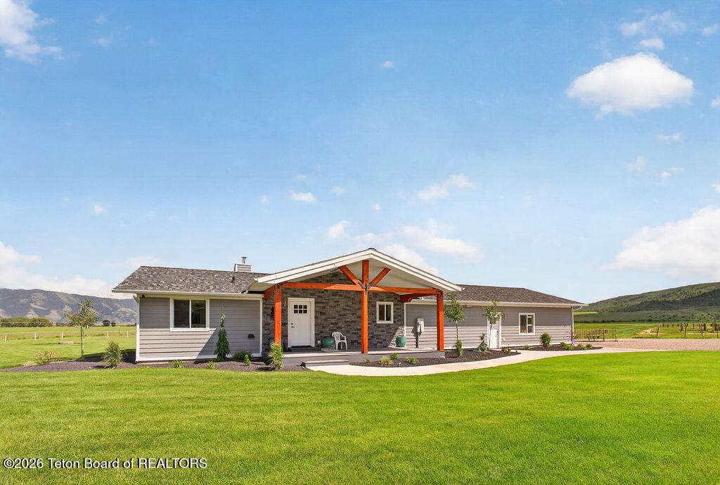 963 Stump Creek - Photo 1