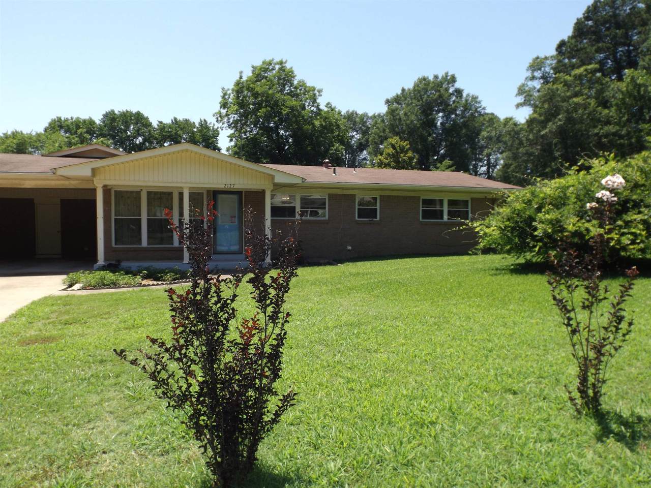 2127 Jefferson Ave - Photo 1