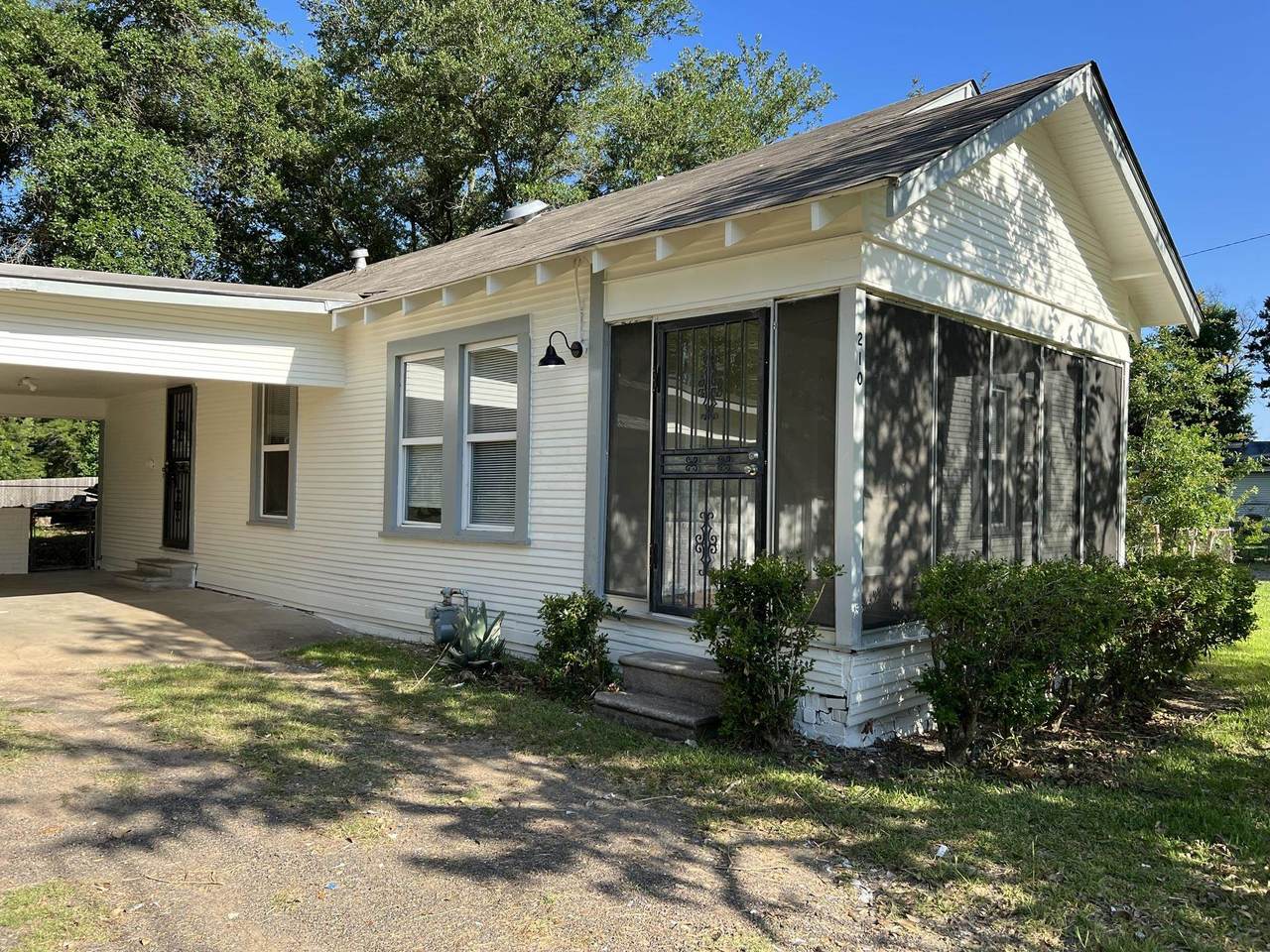 210 Ware St - Photo 1