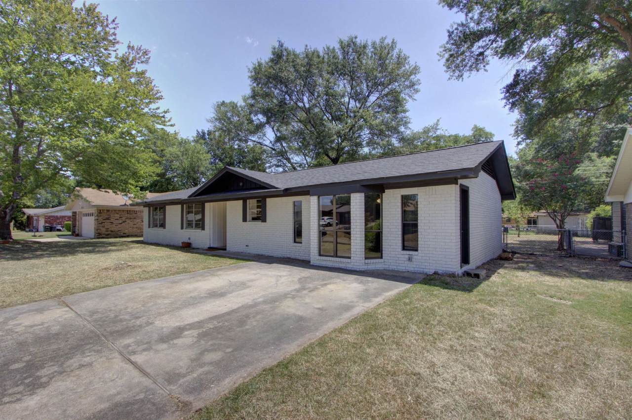 104 Greenfield - Photo 1