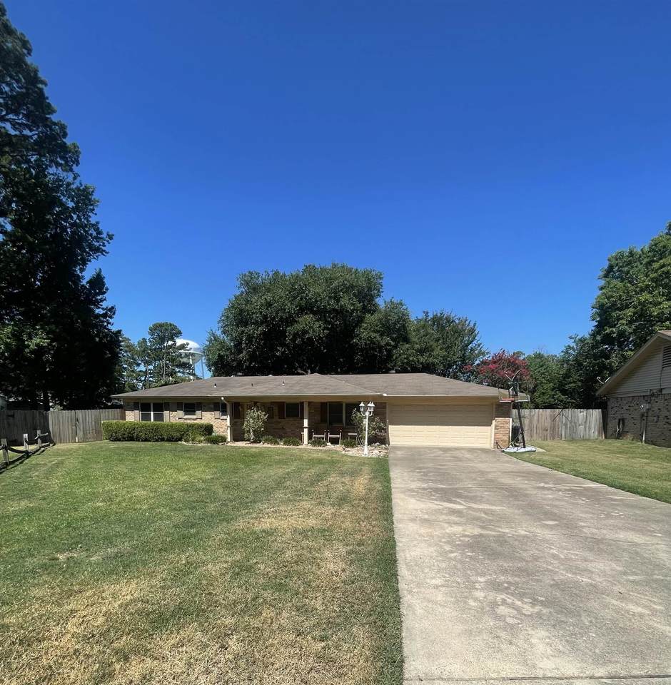 220 Edgewood Cir. - Photo 1