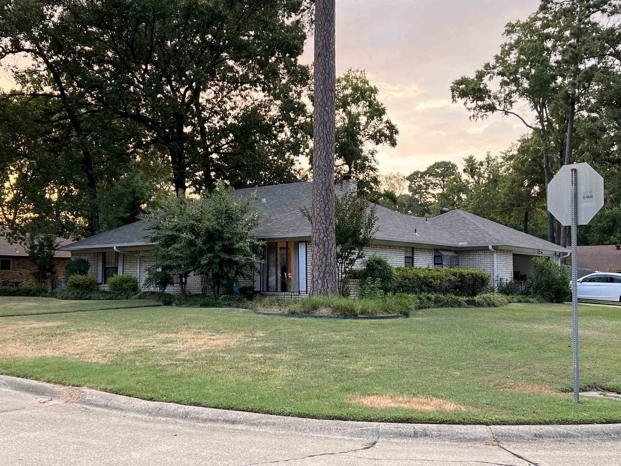 3102 Crestridge Dr - Photo 1