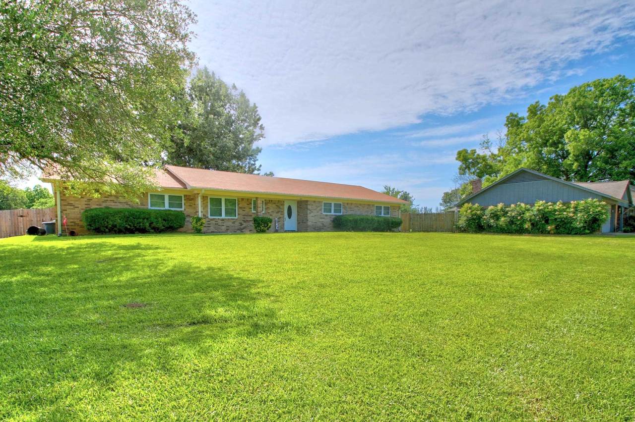 201 Ridgecrest St - Photo 1