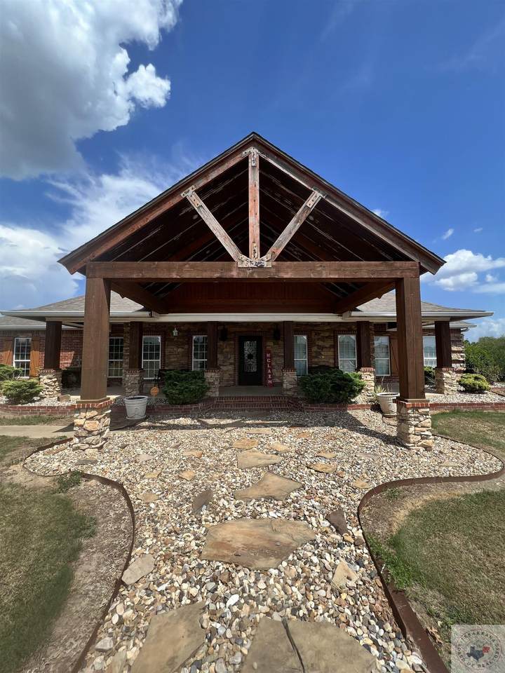 1142 Oakridge Drive - Photo 1