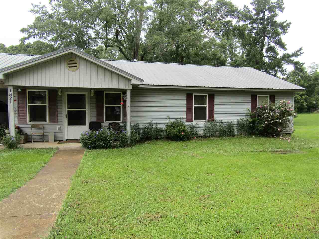 1821 Roberts St - Photo 1