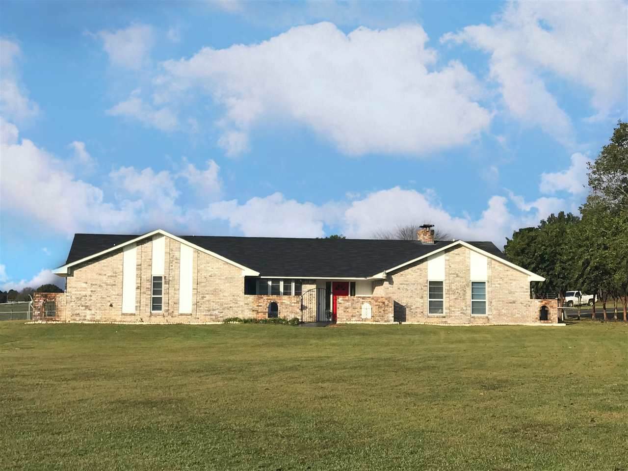364 Private Road 1174 - Photo 1
