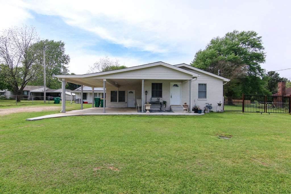2702 Leopard Dr - Photo 1
