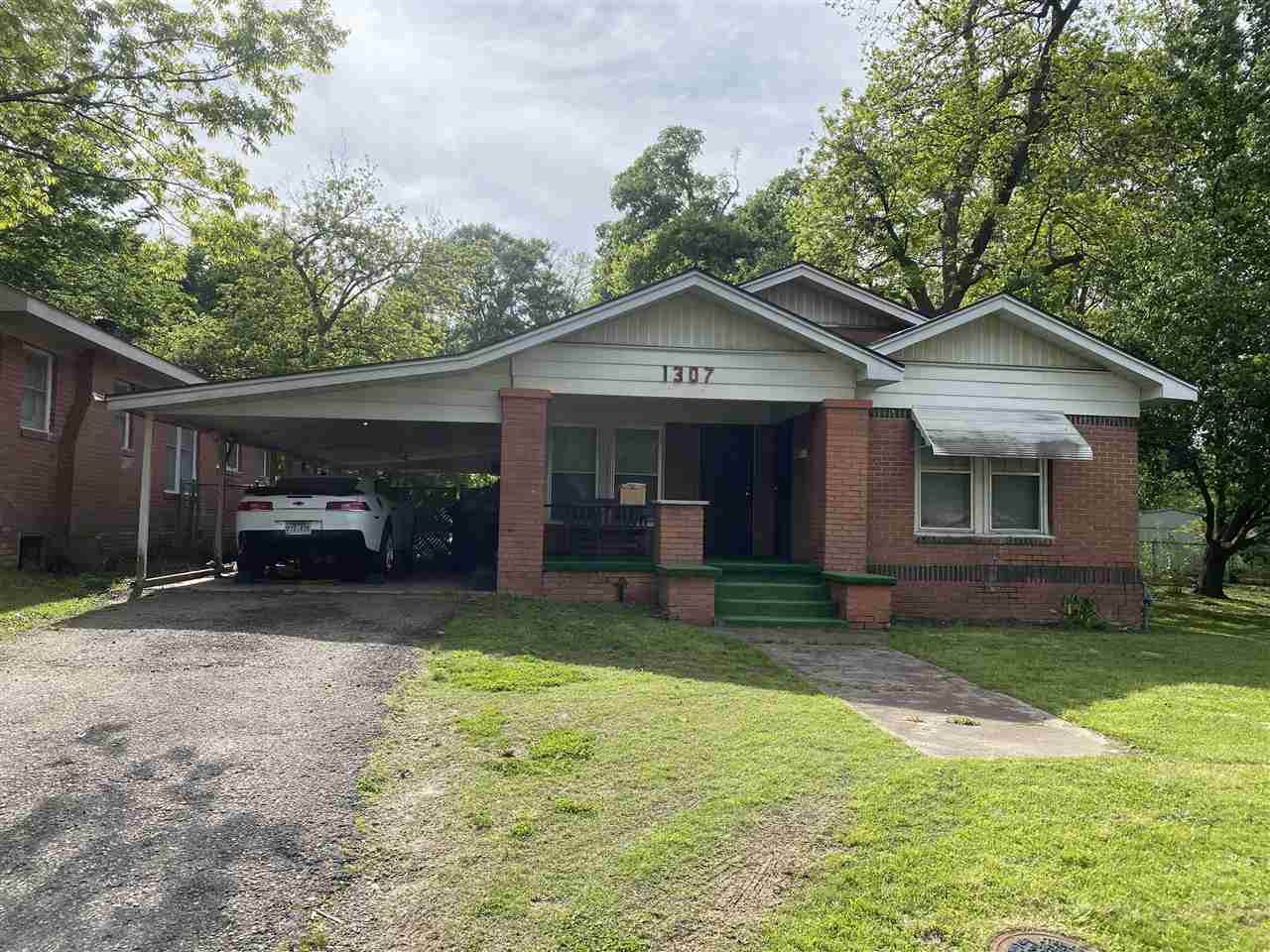 1307 Linden - Photo 1