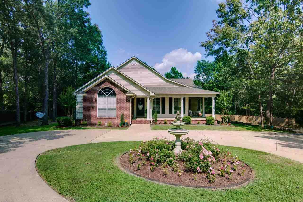 605 Lakeridge Circle - Photo 1