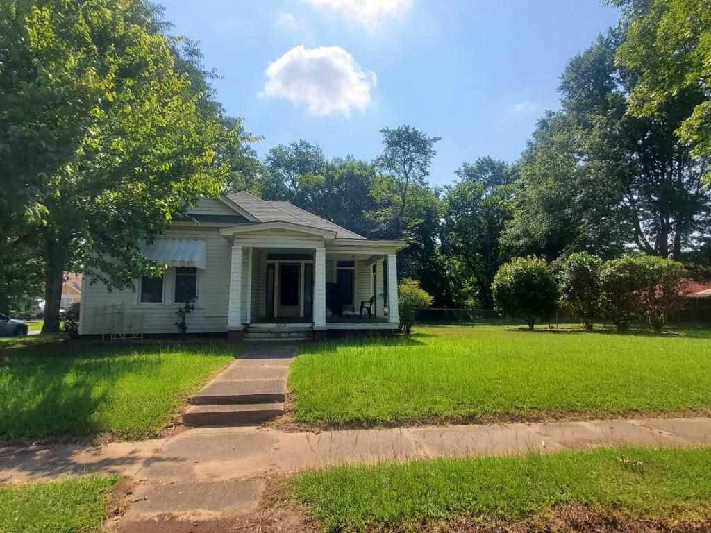 2220 Hickory - Photo 1